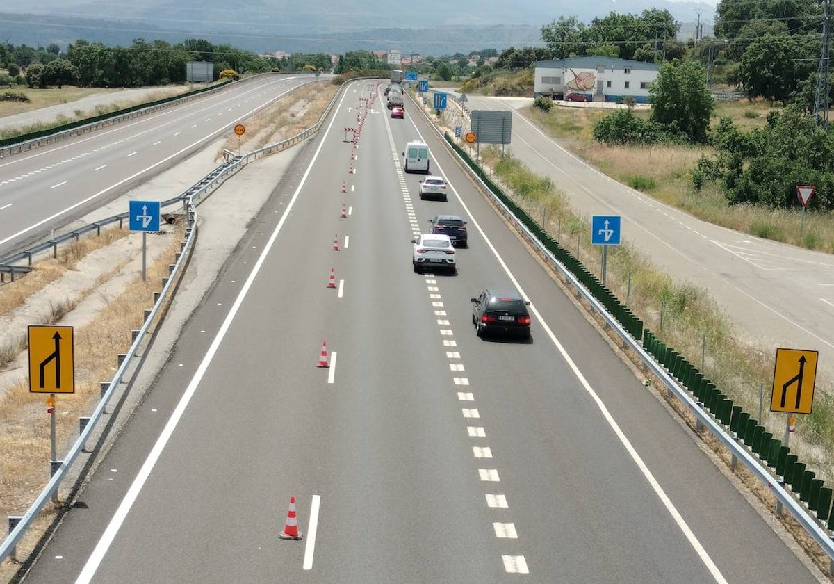 Imagen del desvío de la A-66 por Nava de Béjar, que podría quedar reabierto este viernes.