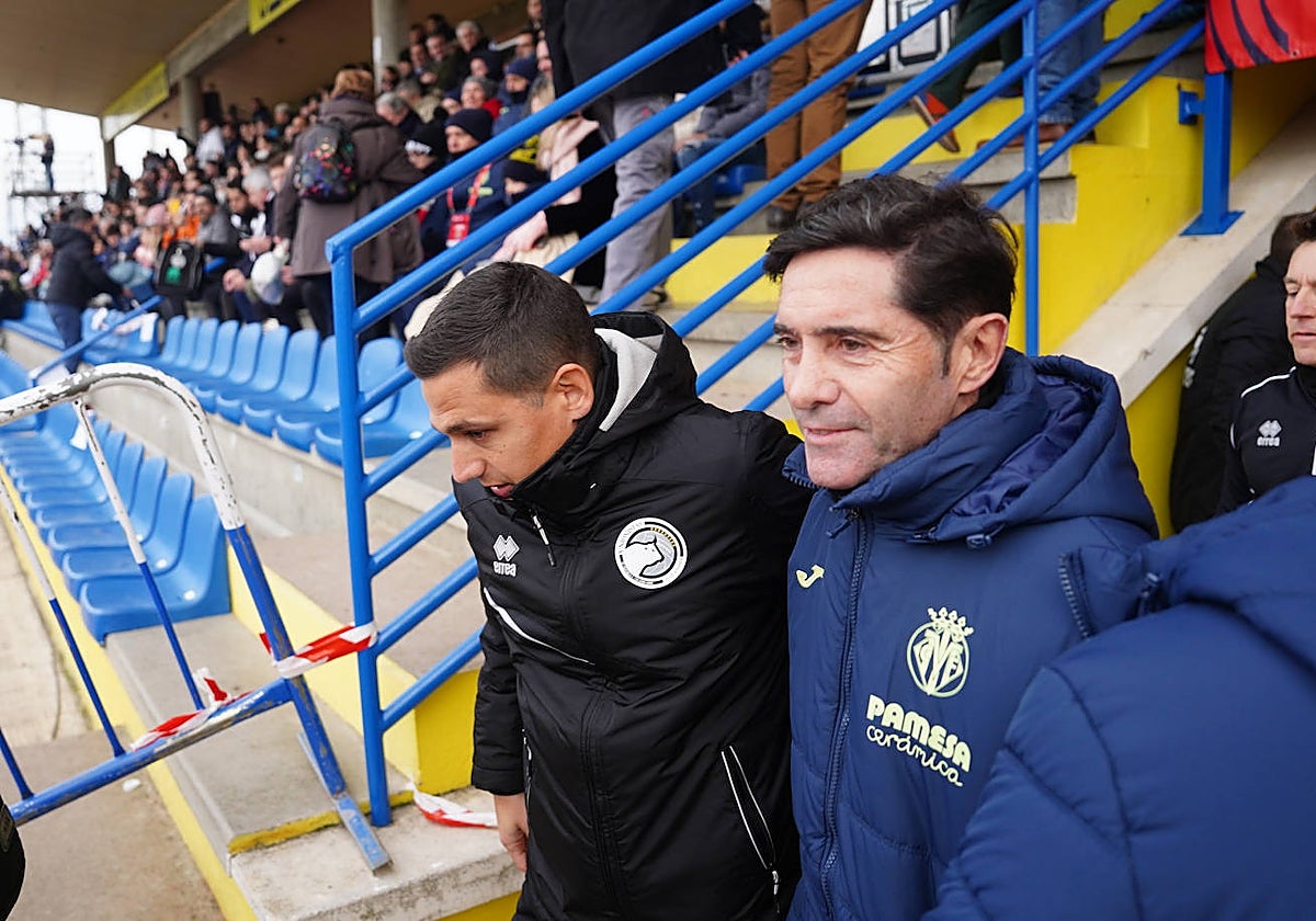 Llácer, entrenador de Unionistas, saludándose con Marcelino, del Villarreal, el pasado mes de enero en la Copa.