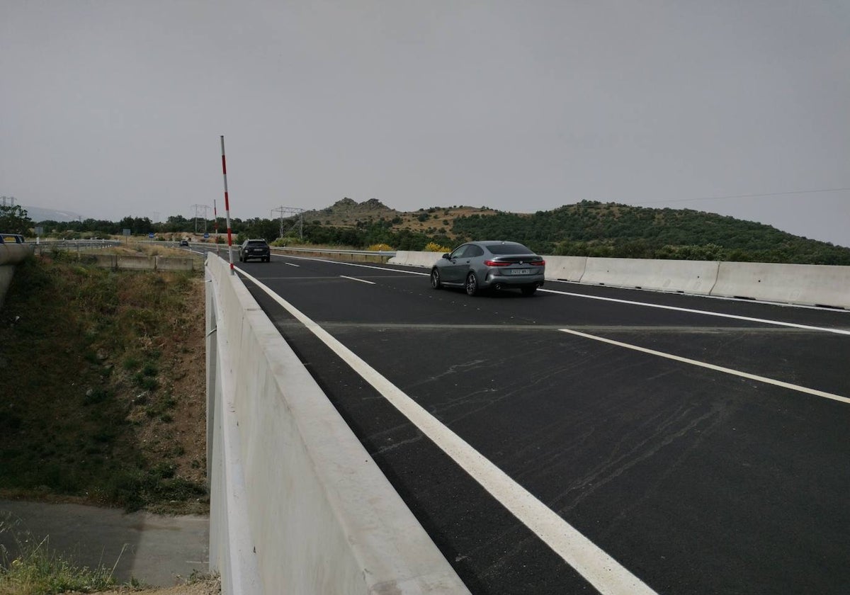 Los coches han podido circular de nuevo por el puente de la A-66 a la altura de Nava de Béjar.