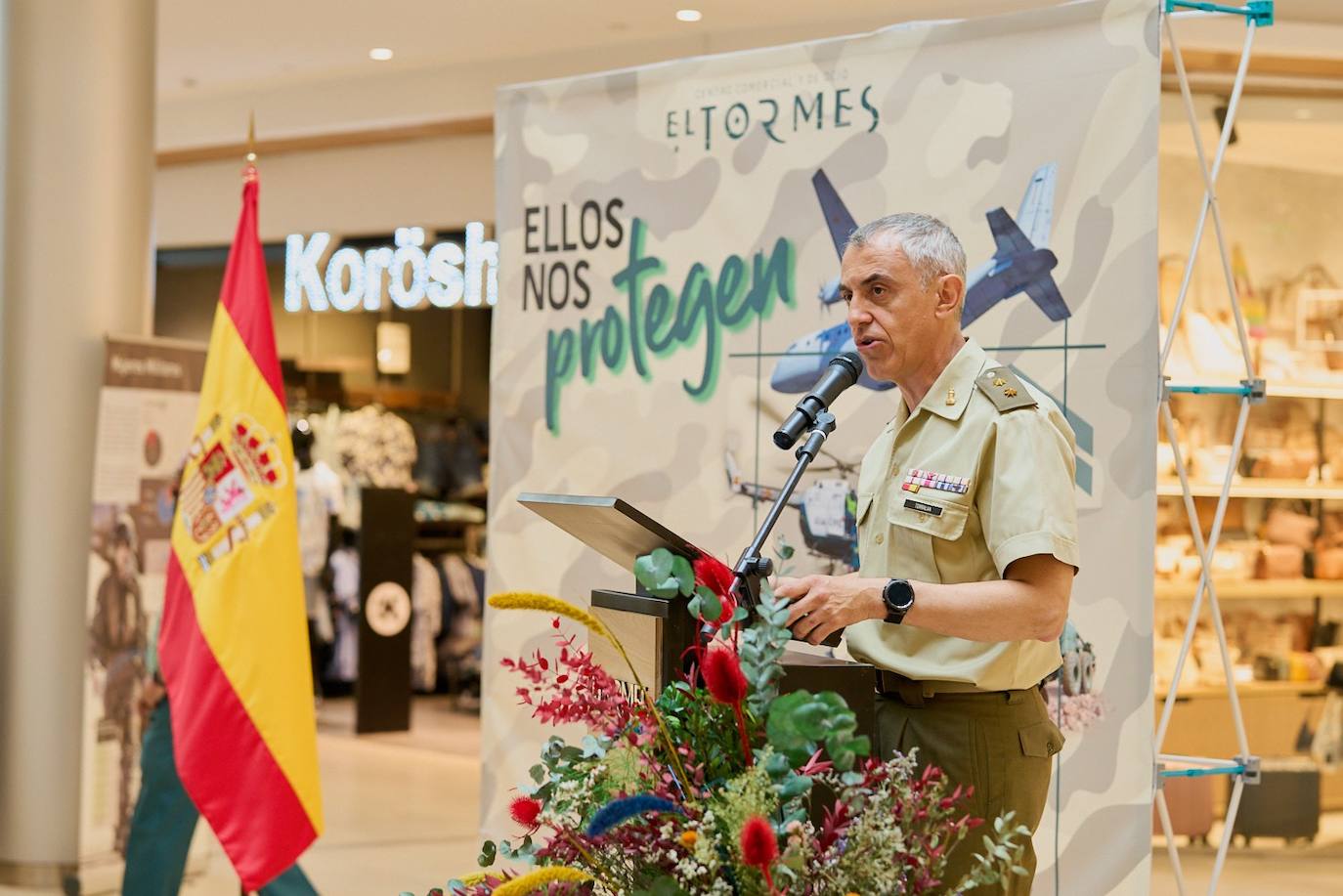 Casi 20.000 personas celebran el día de las Fuerzas Armadas en El Tormes