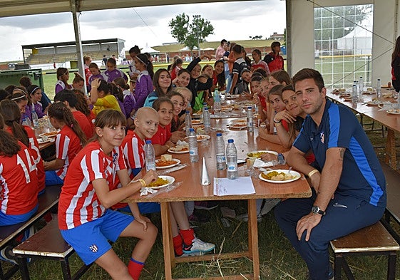 Equipo de María Caamaño durante la comida.