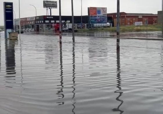 Las fuertes lluvias provocan inundaciones en el polígono de Villares