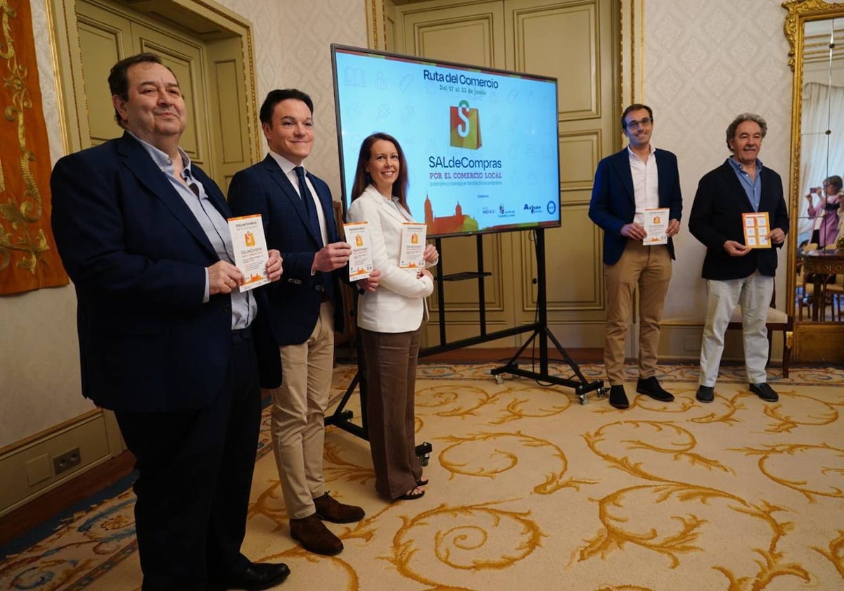 Benjamín Crespo, Pedro Martínez, Soledad Gómez, Alberto Díaz y Javier Sanz, este martes en el Ayuntamiento.