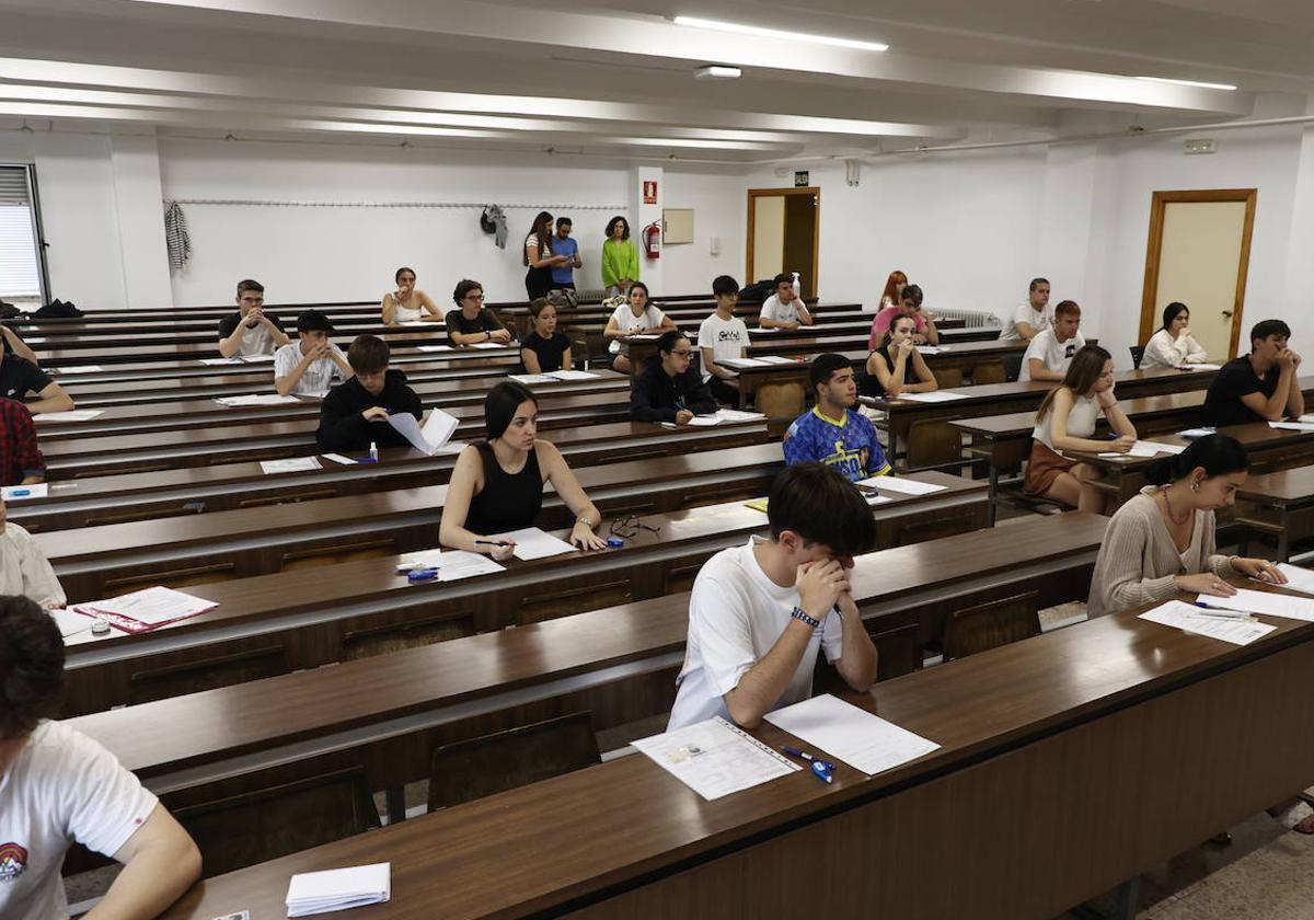 Los alumnos salmantinos se enfrentan a un examen de la EBAU.