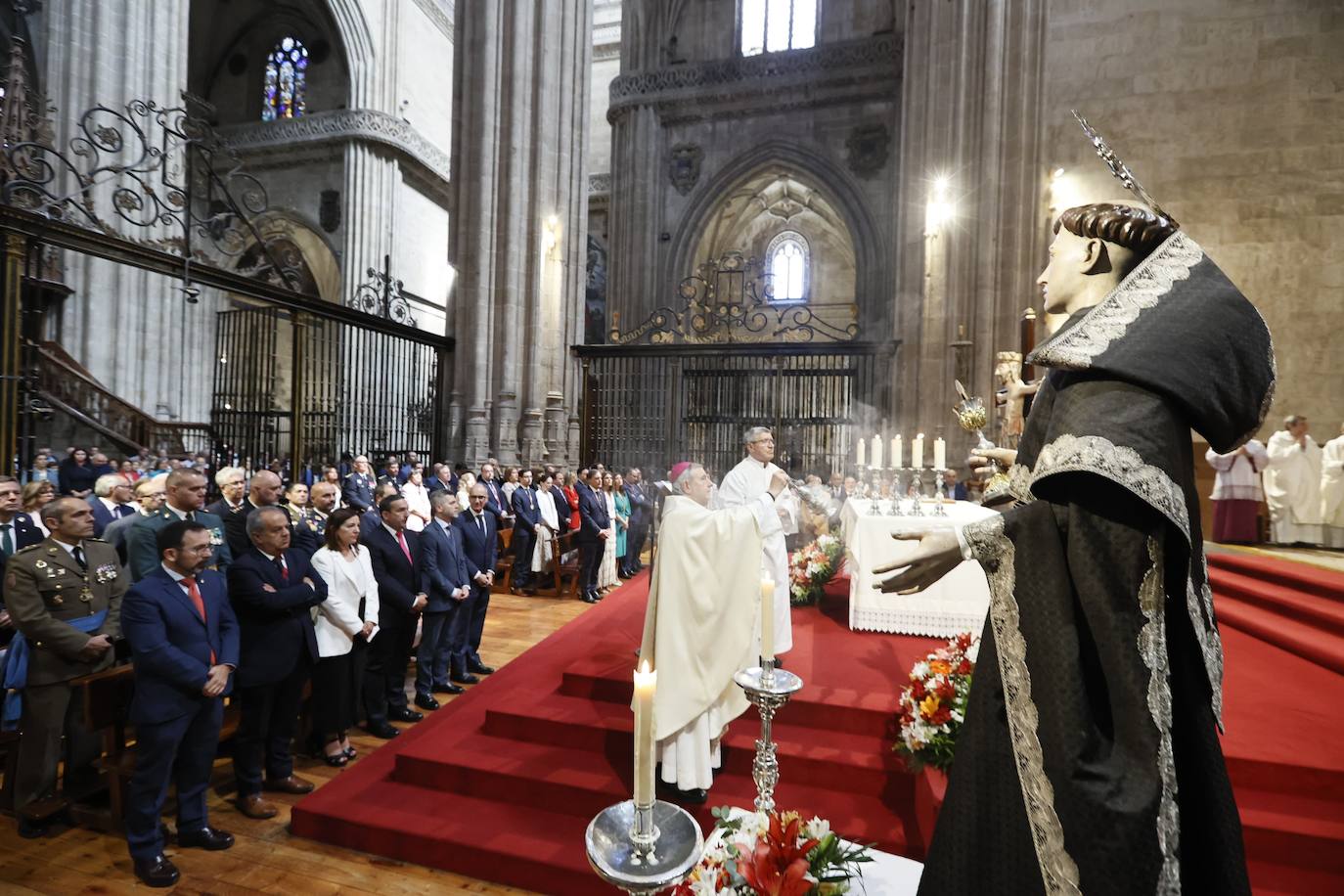 El obispo pide regenerar la vida pública para acabar con una sociedad rota y dividida por el día de San Juan de Sahagún
