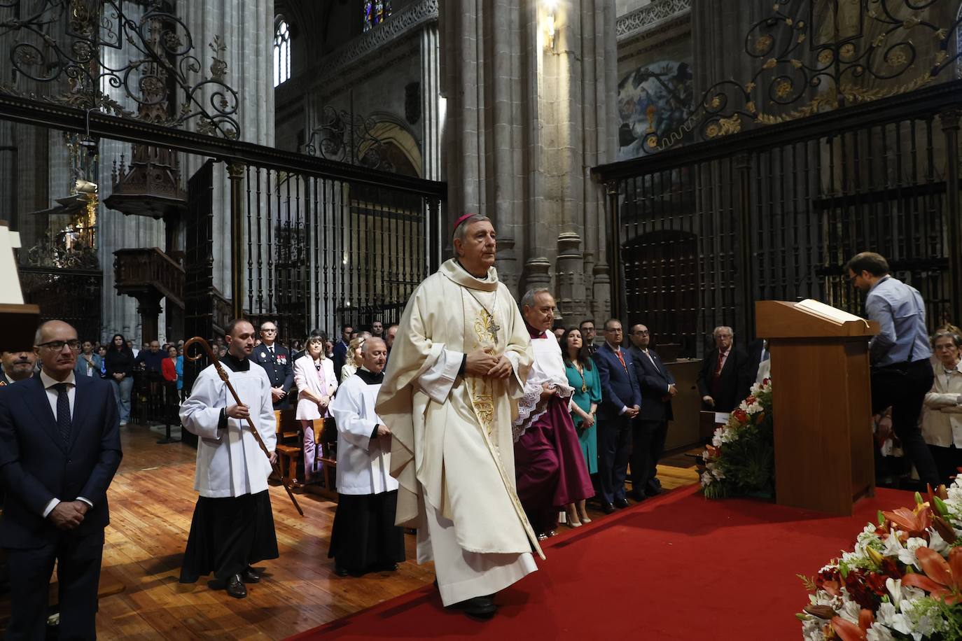 El obispo pide regenerar la vida pública para acabar con una sociedad rota y dividida por el día de San Juan de Sahagún