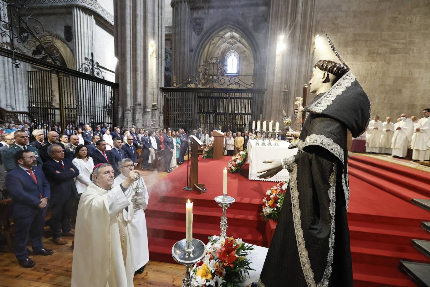 El obispo pide regenerar la vida pública para acabar con una sociedad rota y dividida por el día de San Juan de Sahagún