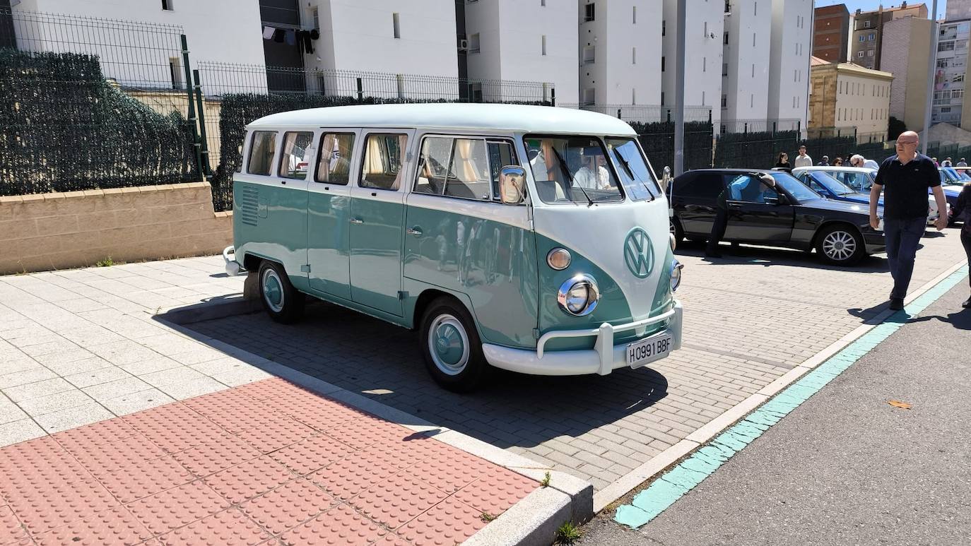 El rugido de los motores más clásicos resuena en Salamanca por una buena causa