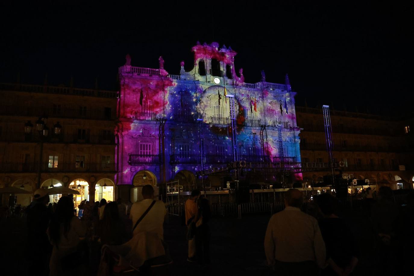 Las &#039;Luciérnagas&#039; iluminan la Plaza Mayor en un espectacular videomapping