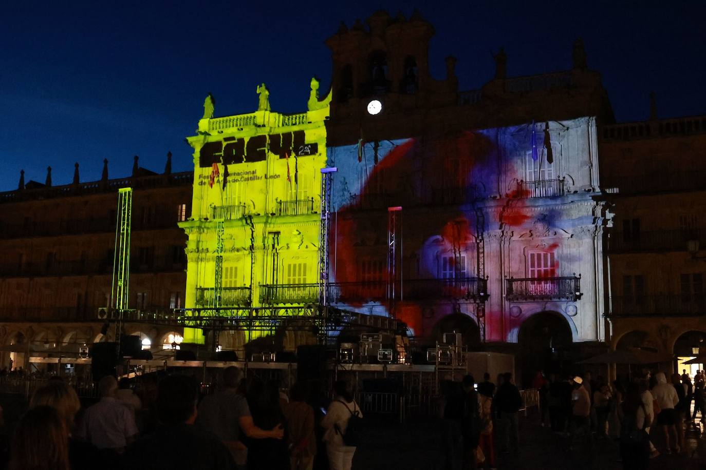 Las &#039;Luciérnagas&#039; iluminan la Plaza Mayor en un espectacular videomapping