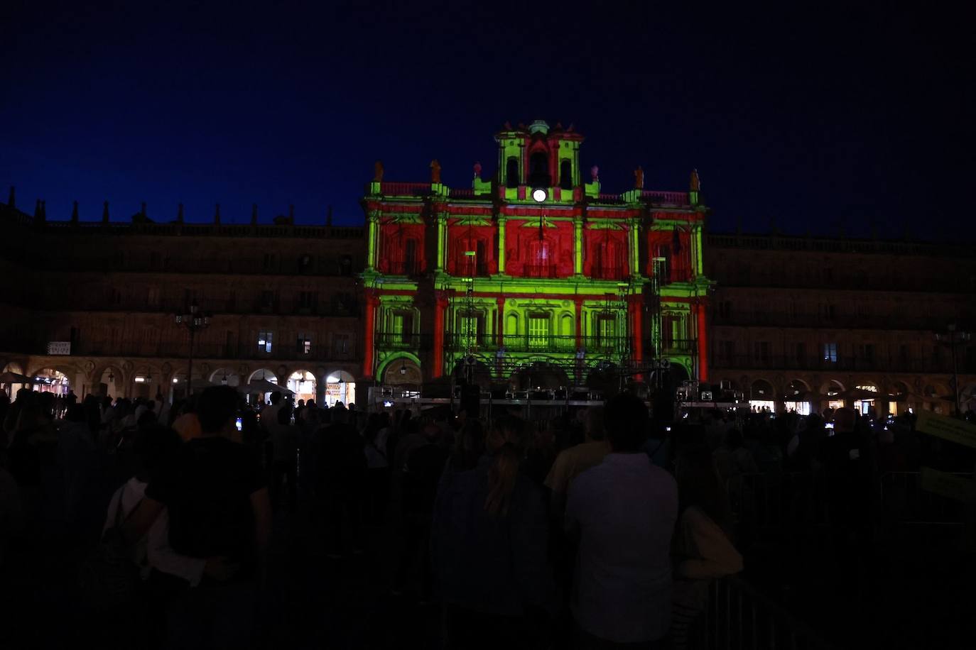 Las &#039;Luciérnagas&#039; iluminan la Plaza Mayor en un espectacular videomapping