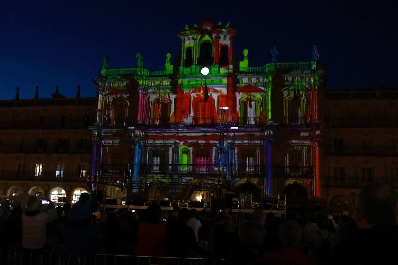 Las &#039;Luciérnagas&#039; iluminan la Plaza Mayor en un espectacular videomapping