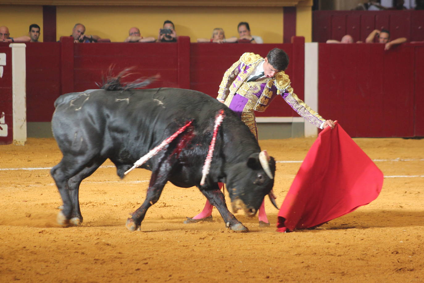 La corrida de toros benéfica en favor de la princesa guerrera, en imágenes