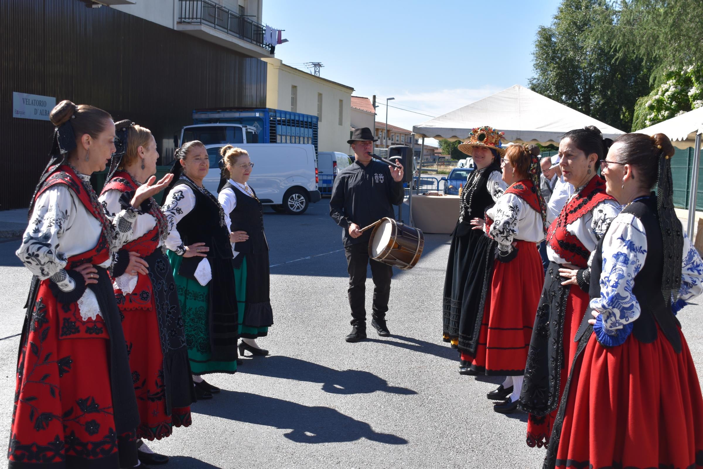 La Feria de San Antonio de Alba recupera su esencia con la vuelta del ganado