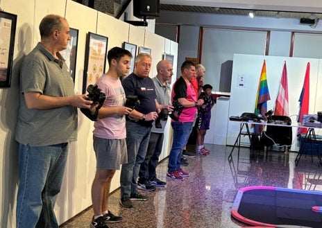 Imagen secundaria 1 - Encuentro de pilotos de coches radiocontrol en Peñaranda