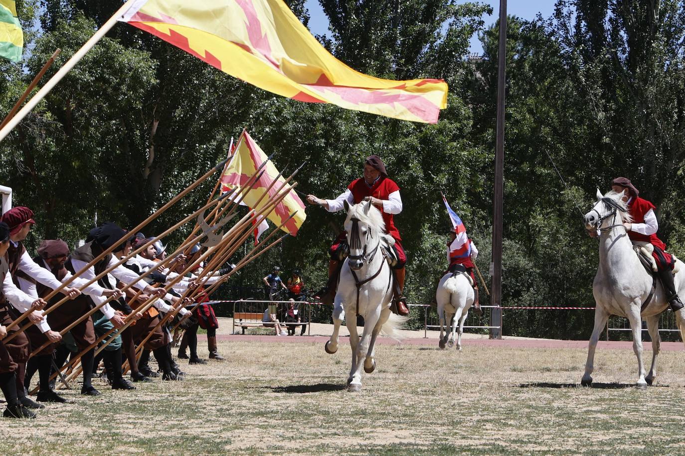 La batalla de los Tercios en el Puente Romano, en imágenes