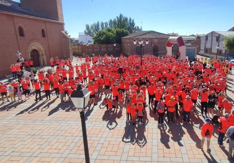 Casi 700 personas se suman al paseo solidario a favor de Aspas en Paradinas de San Juan