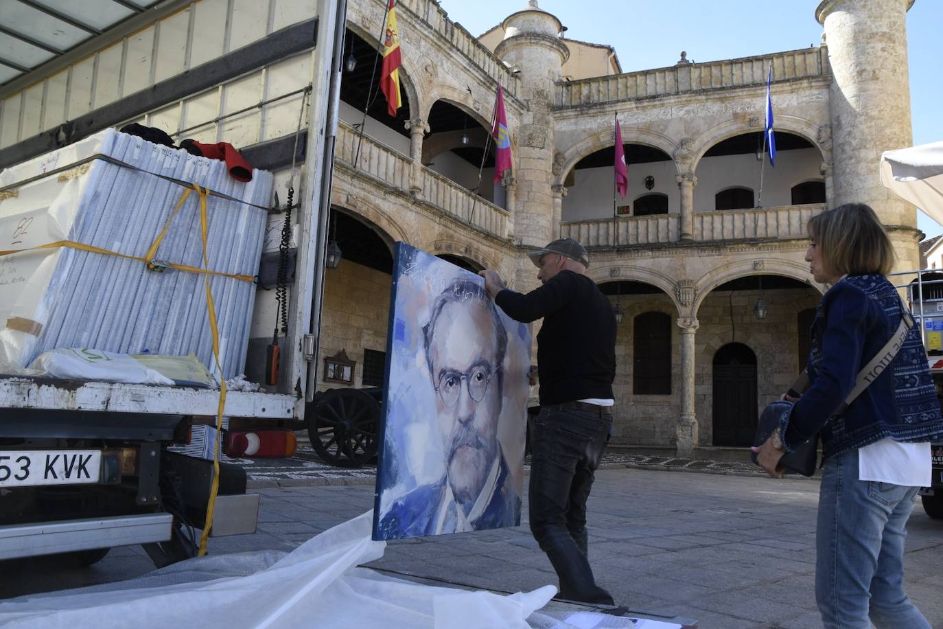 Las obras de Florencio Maíllo ya presiden la Plaza Mayor de Ciudad Rodrigo
