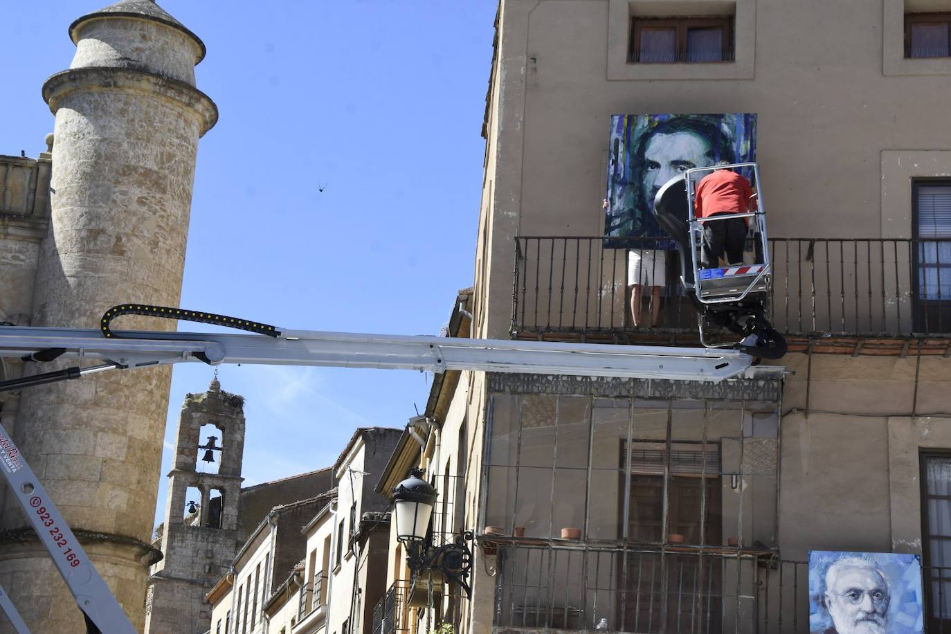 Las obras de Florencio Maíllo ya presiden la Plaza Mayor de Ciudad Rodrigo