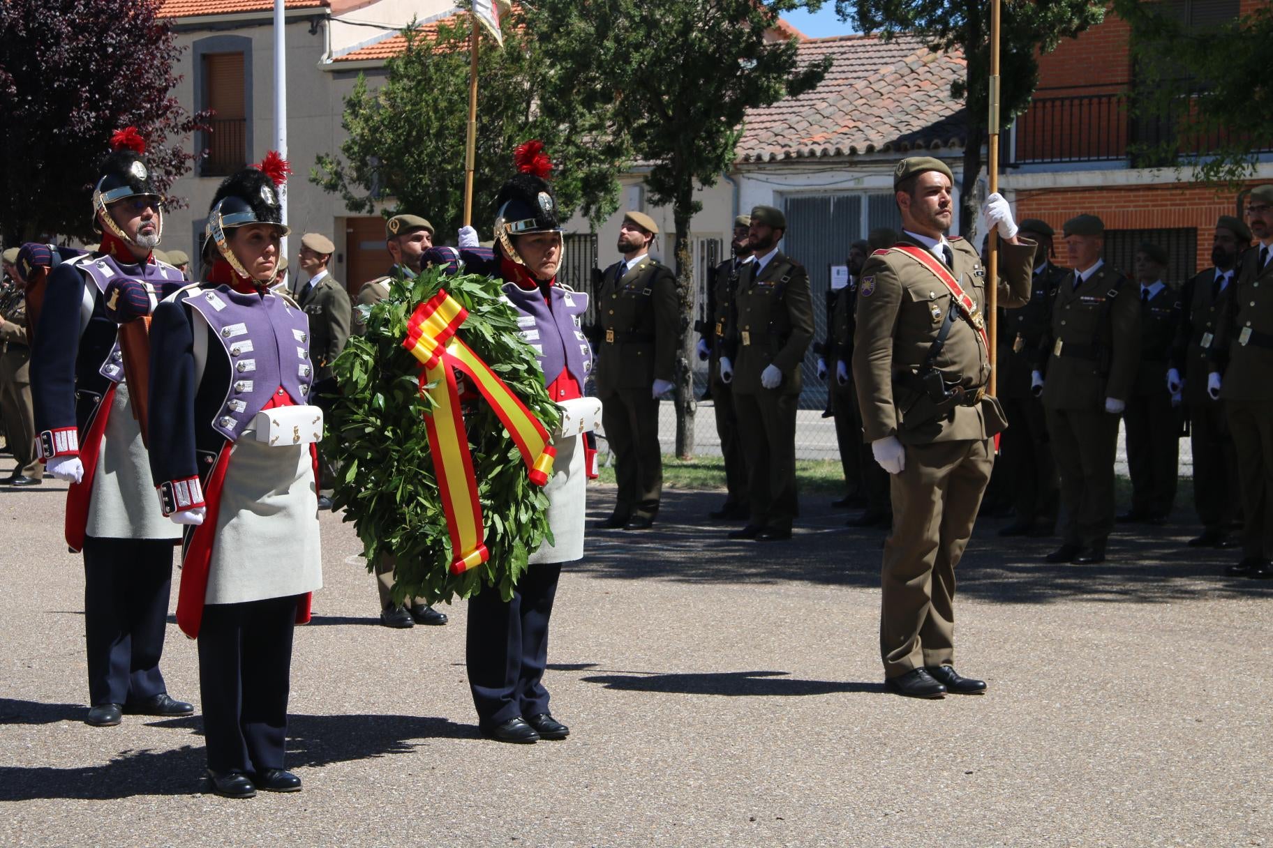 Todos al pie de la bandera en La Vellés