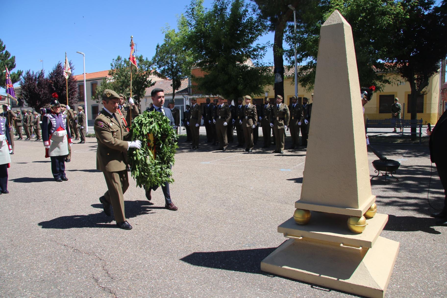 Todos al pie de la bandera en La Vellés