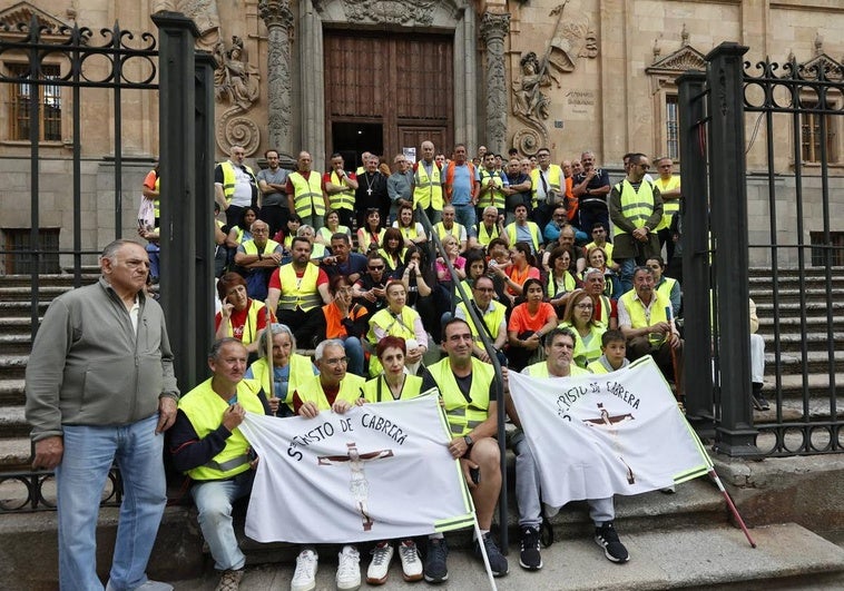 Los participantes minutos antes de su peregrinación.