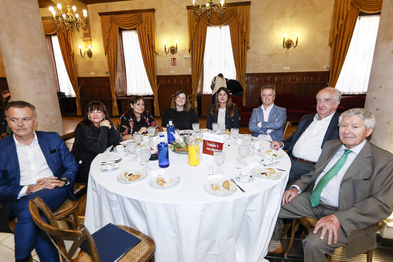 Juan Luis Hernández (Saven), María Carpio (CRC y Agro), Mercedes Sánchez (Integraluz), Maribel Crespo (LA GACETA), Aline Cadiñanos (Finsa), Jorge Ruiz (Gestoría Mays), Emilio Pérez y Ángel Borrego.