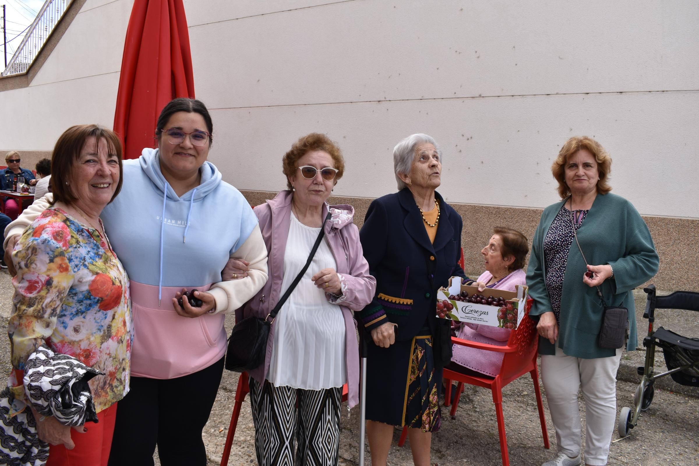 40 kilos de cerezas para cerrar las fiestas en Sieteiglesias de Tormes