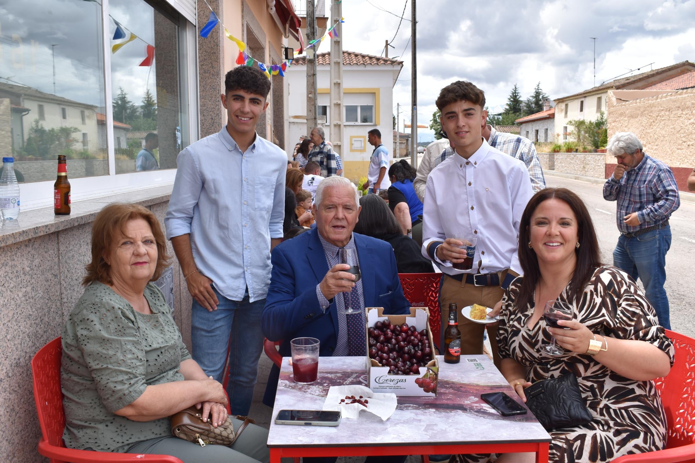 40 kilos de cerezas para cerrar las fiestas en Sieteiglesias de Tormes