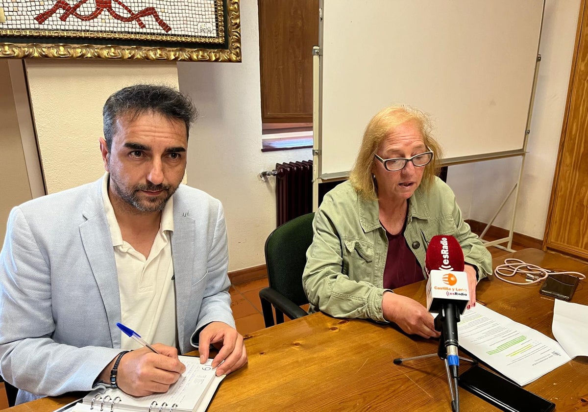 Javier Hernández y Maite Crego, esta tarde en una rueda de prensa en Béjar.
