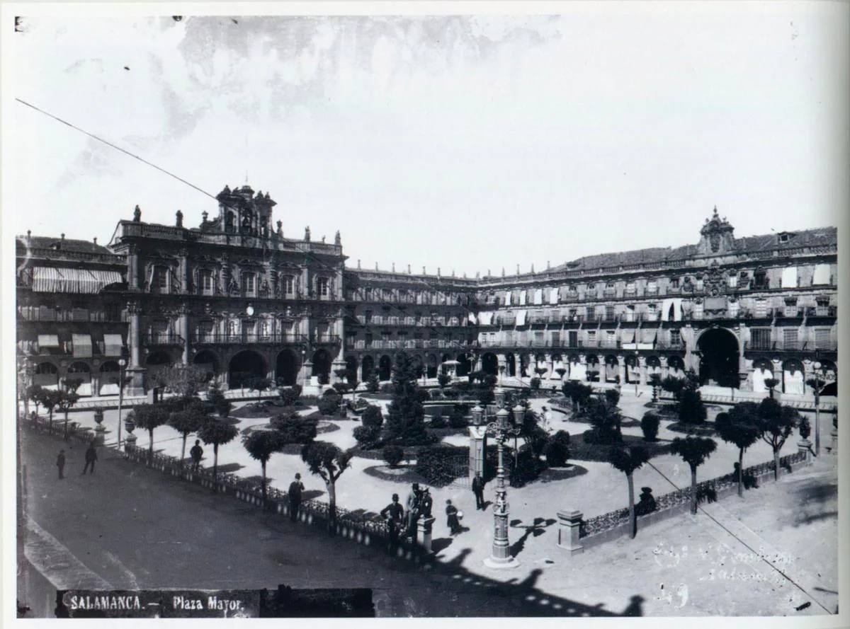 Jardines, corridas de toros o grandes ferias: así ha cambiado la Plaza Mayor de Salamanca en los últimos años