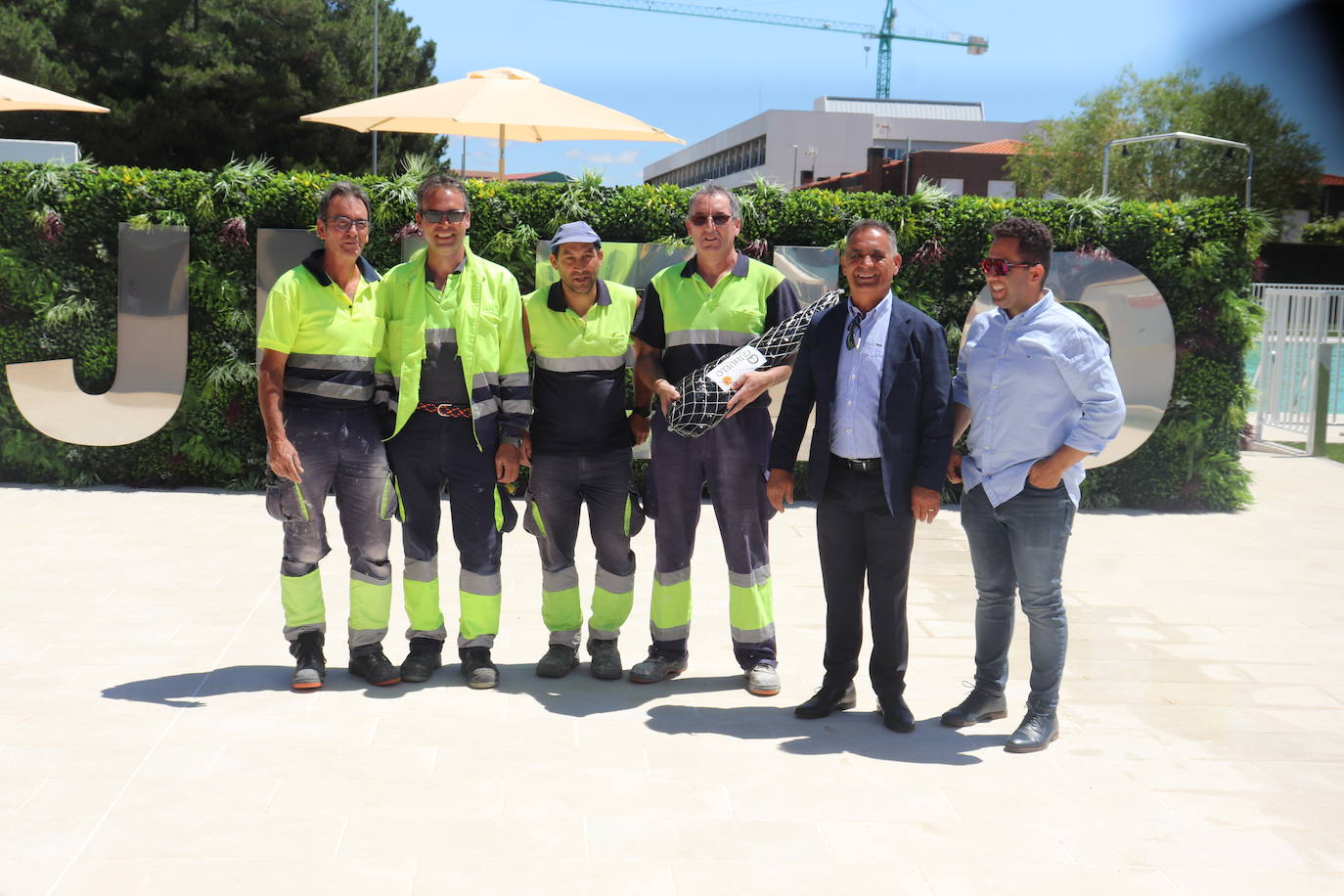 Guijuelo abre sus nuevas piscinas con homenaje a los alcaldes que las impulsaron en los años 70