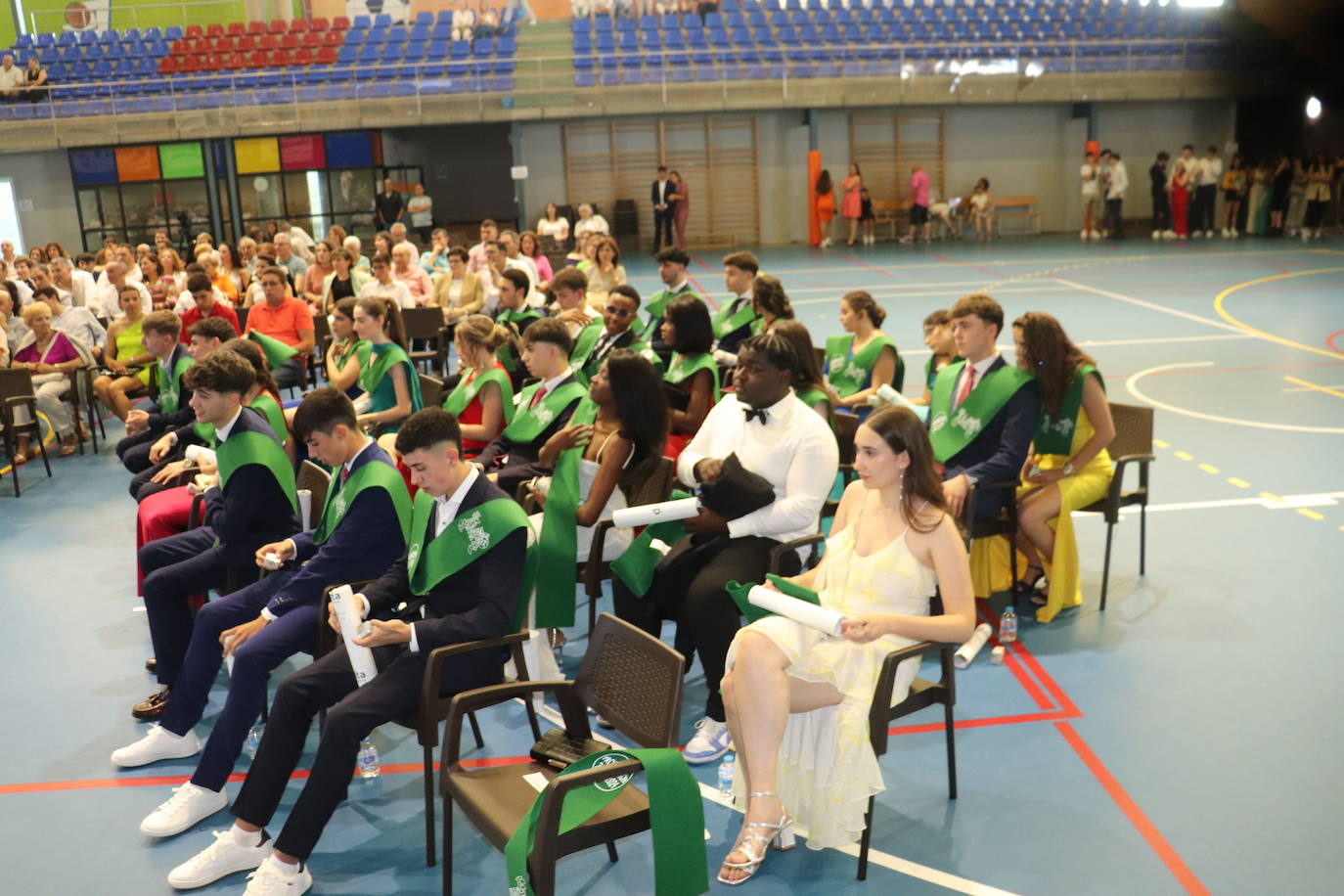 Guijuelo vibra con las graduaciones del IES Vía de la Plata