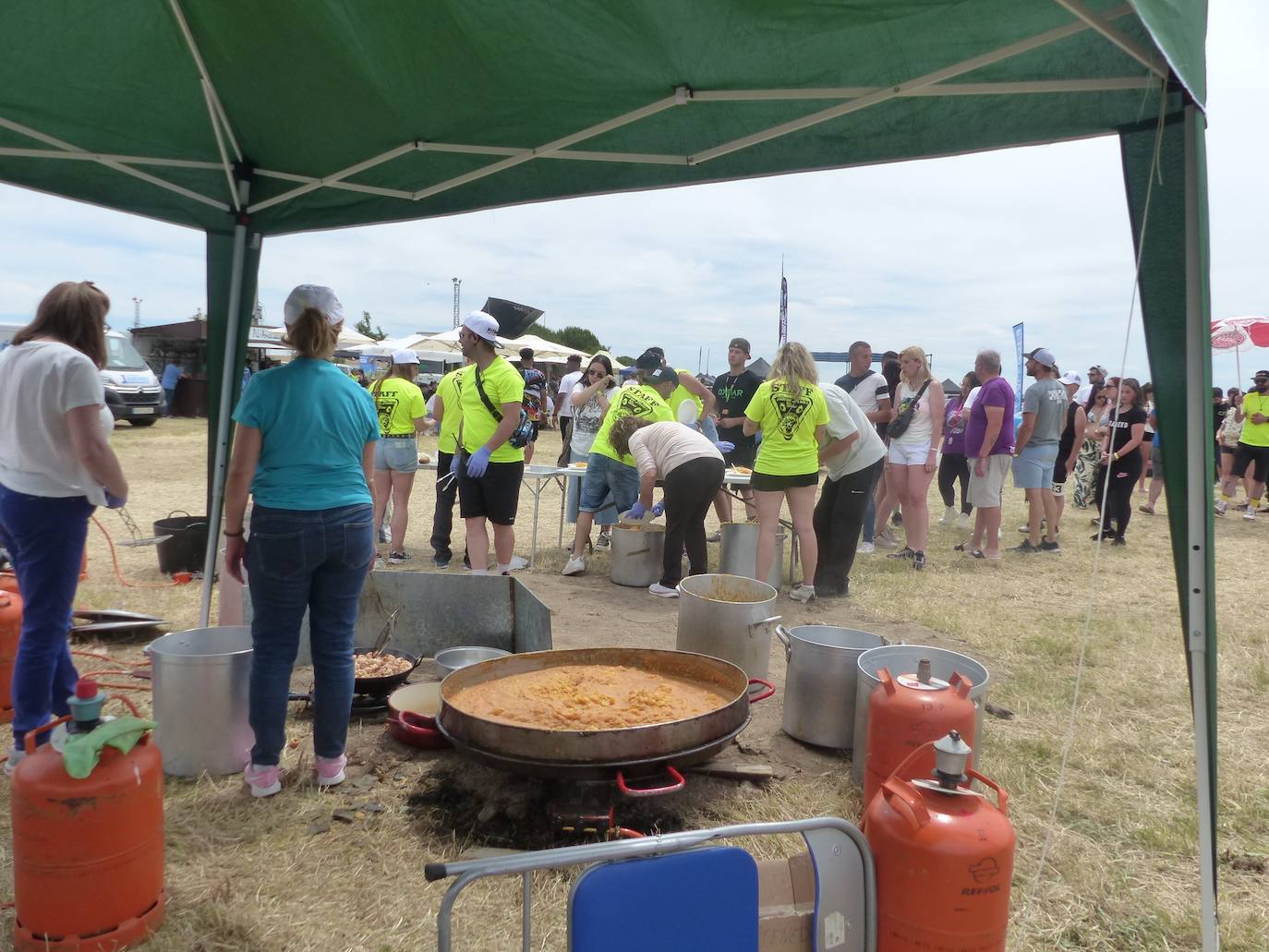 400 vehículos tunning hacen rugir a Villoria