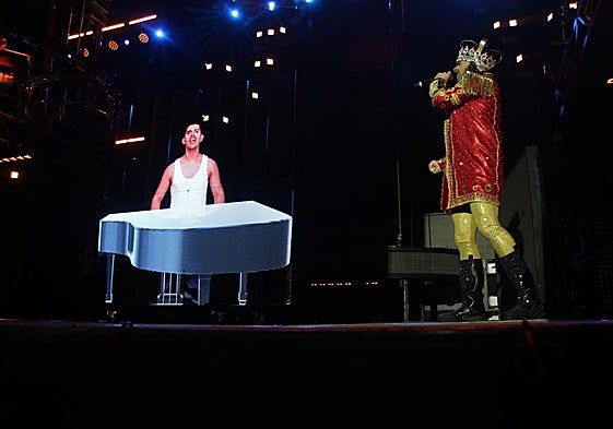 La recreación de Freddie Mercury, con Inteligencia Artificial, en la apertura del espectáculo de la orquesta Panorama