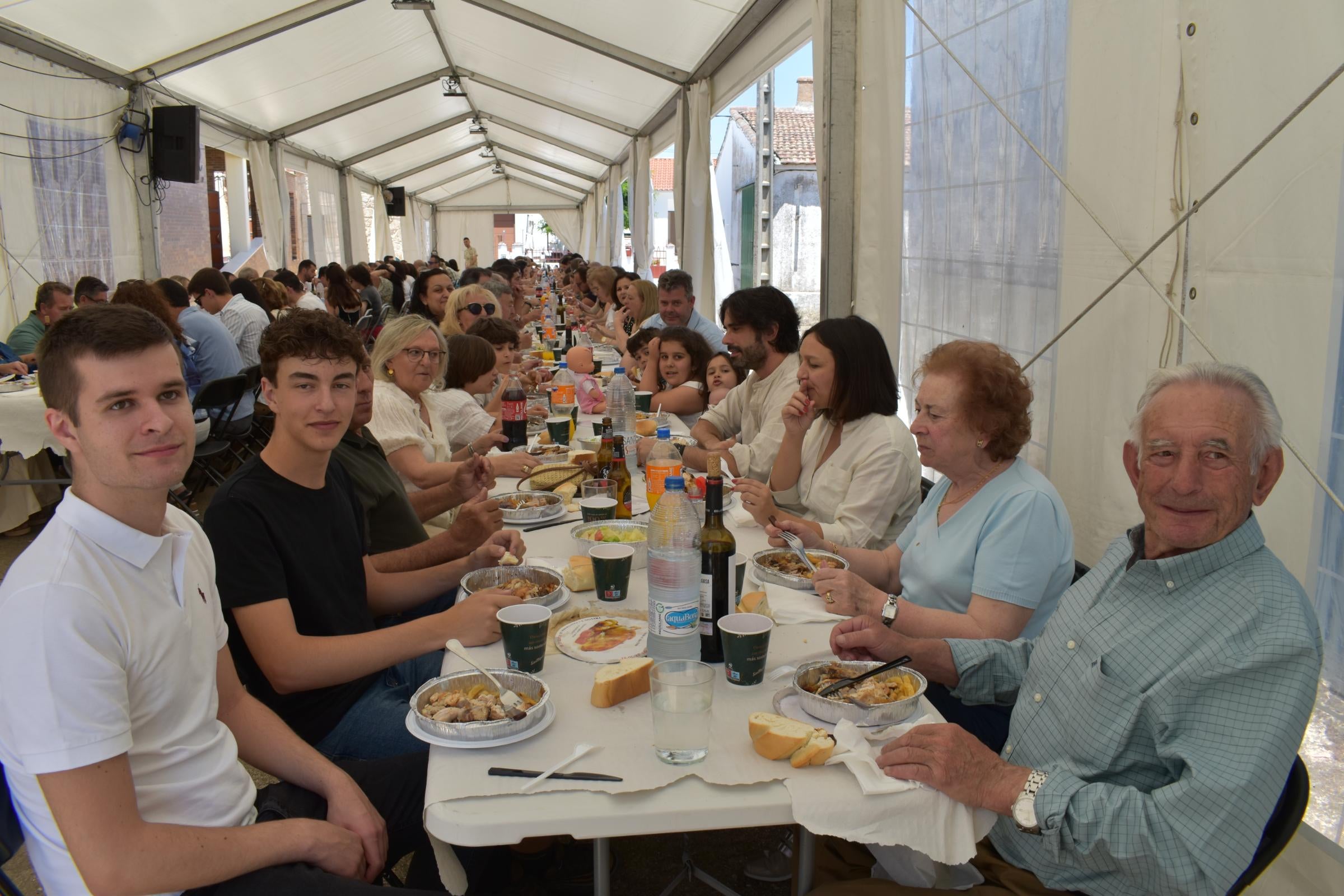 Calzada de Don Diego despide las fiestas de San Juan Bautista con una comida para 250 personas