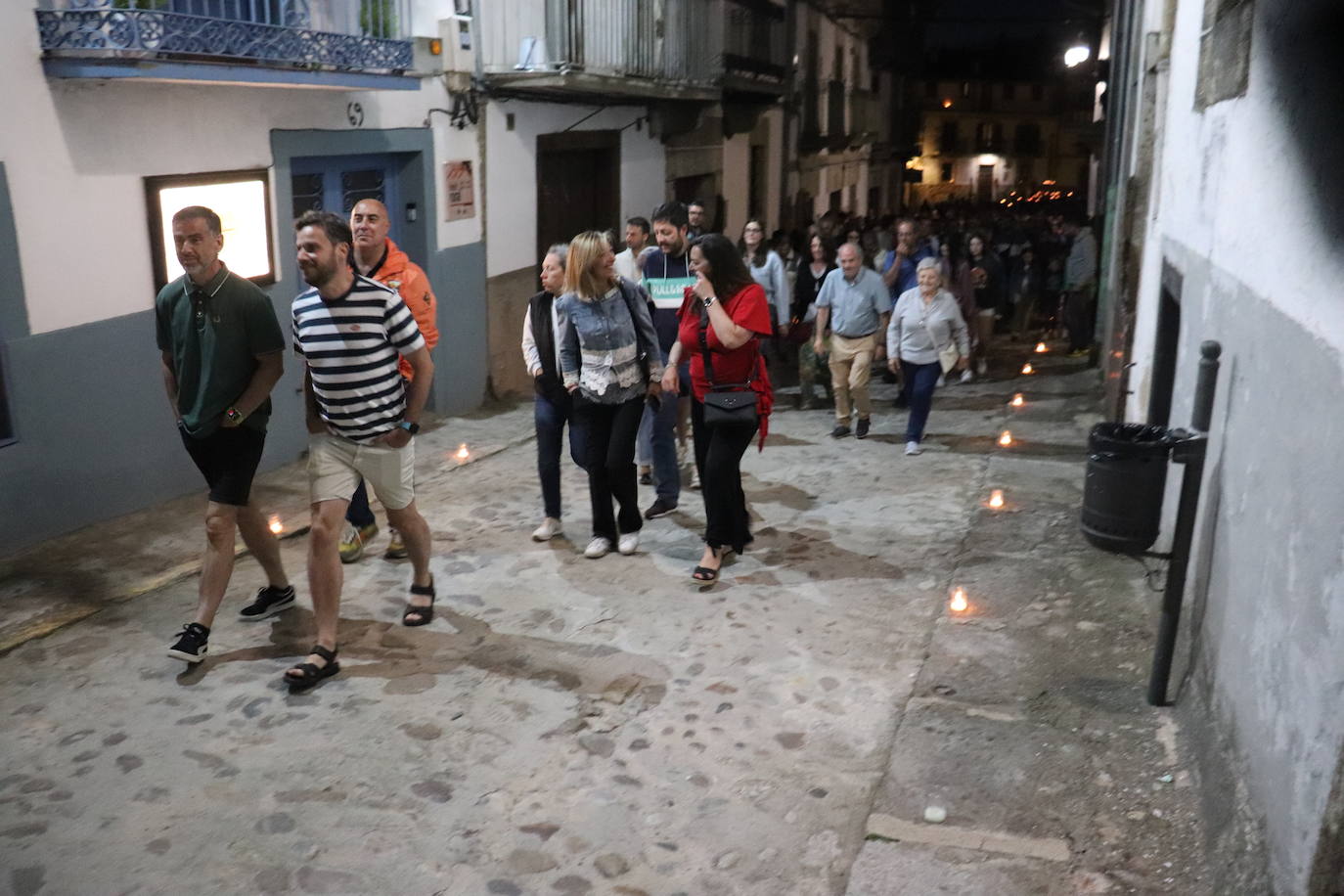 Mágica noche de luz y agua en Candelario