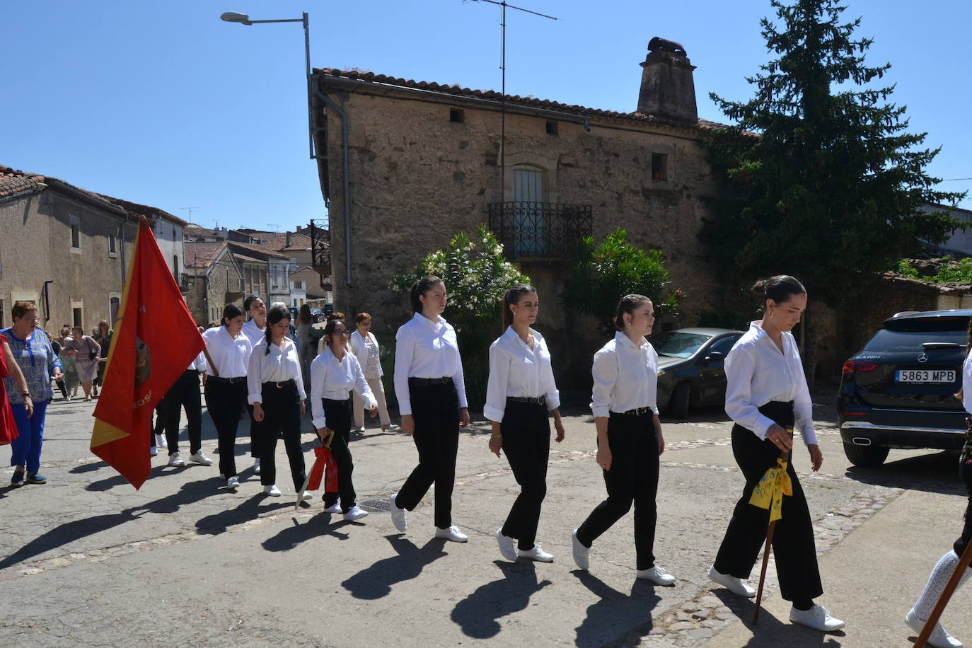 Hinojosa «echa la bandera» para vencer al poder feudal