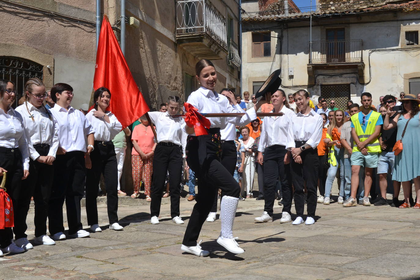 Hinojosa «echa la bandera» para vencer al poder feudal