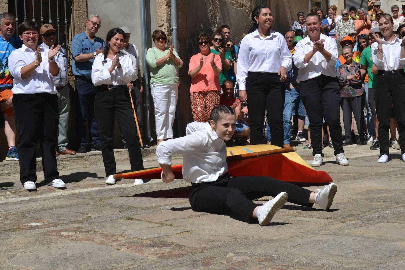 Hinojosa «echa la bandera» para vencer al poder feudal