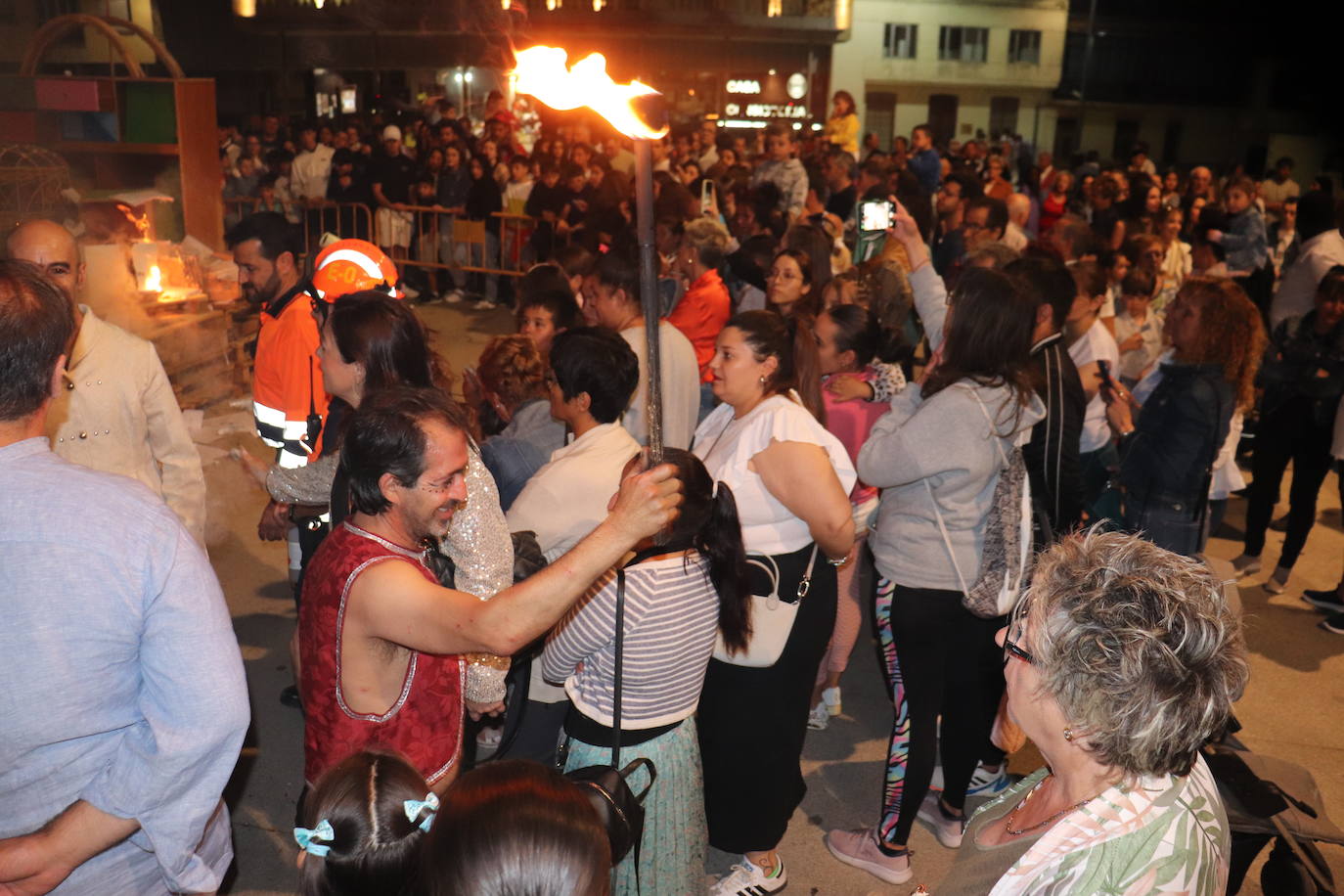 La magia de San Juan llena la noche de Guijuelo