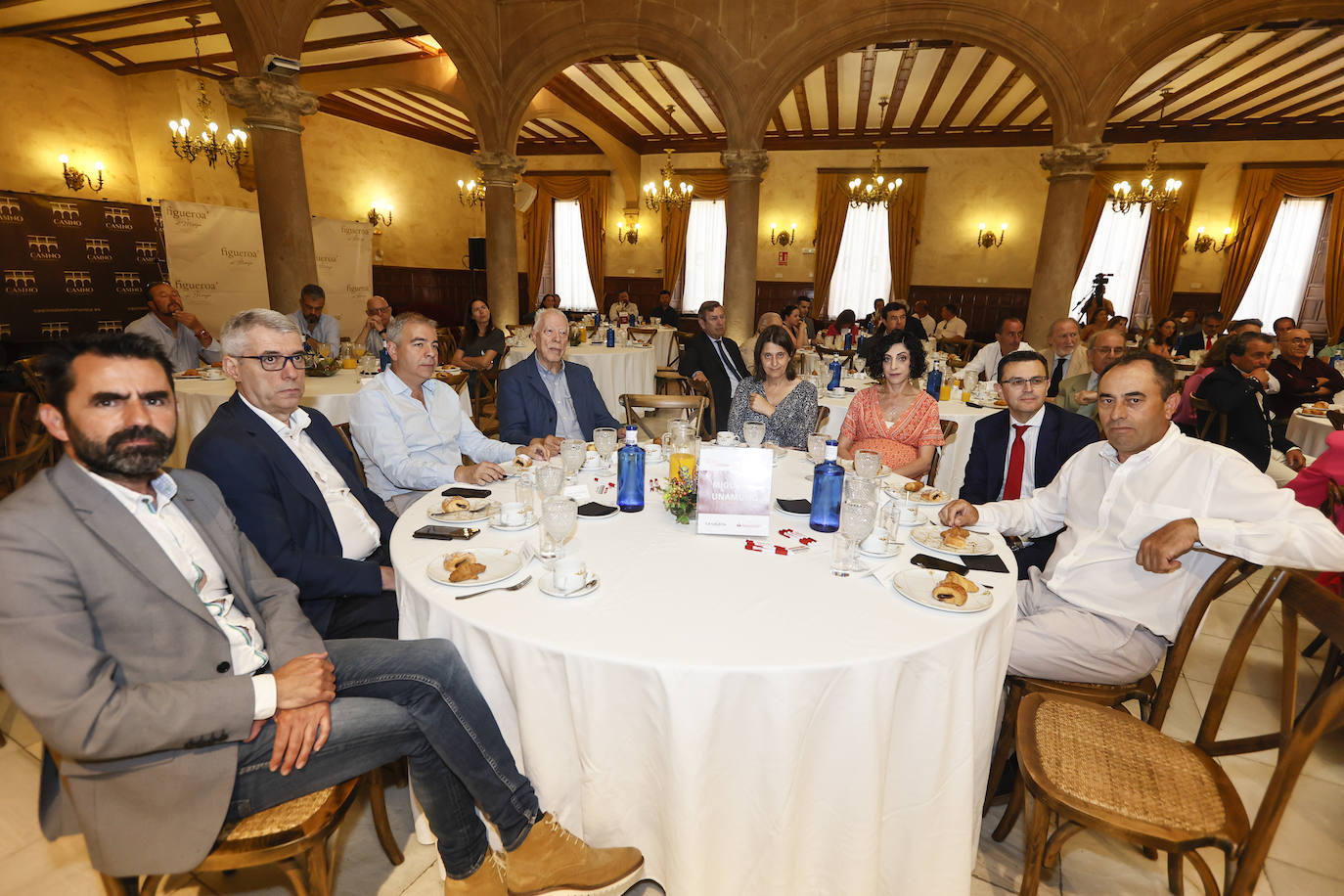 Víctor M. Yenes (CEOE CEPYME), Francisco Javier García (CES), Miguel González y Aurelio González (Aurelio Castro y González), Susana Magdaleno (La Gaceta), Beatriz Crespo (Cuperal), Demetrio Rodríguez (Banco Santander) y José Andrés Herrera (Bernardo Hernández, S.L.).
