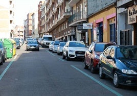 Coches aparcados en la calle Van Dyck en la zona ORA.