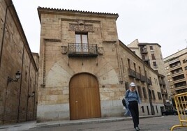 Fachada de la Casa de María la Brava, en la plaza de los Bandos.