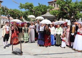 Los vecinos de Piedrahita lucen sus trajes goyescos cada año en la celebración de estas fiestas.