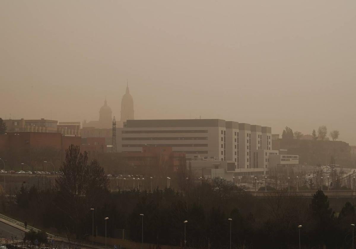 La Junta alerta sobre un episodio de partículas de polvo procedentes de África para este viernes en todo Castilla y León