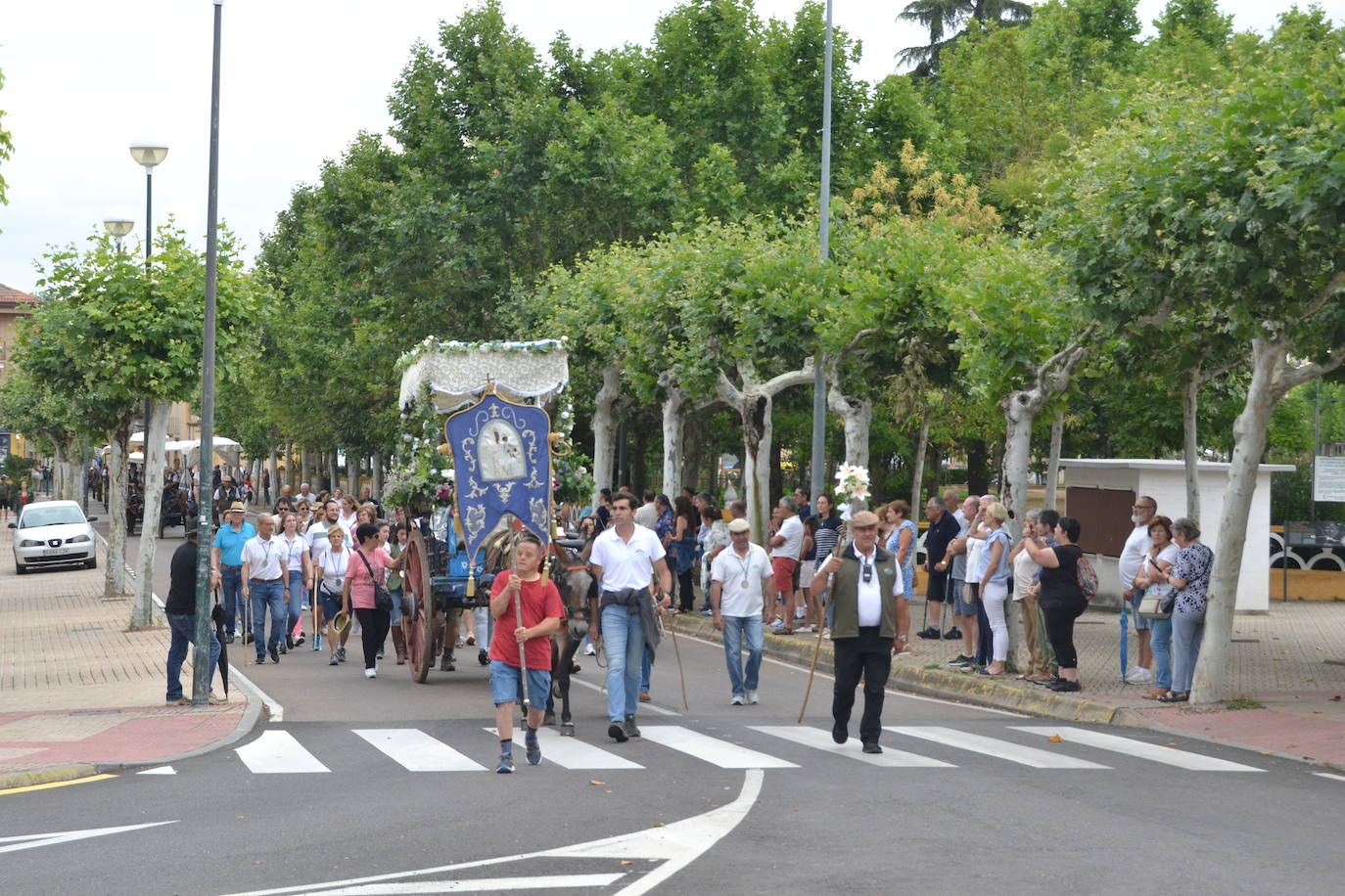 Los romeros mirobrigenses, en camino a la Peña de Francia pendientes del cielo