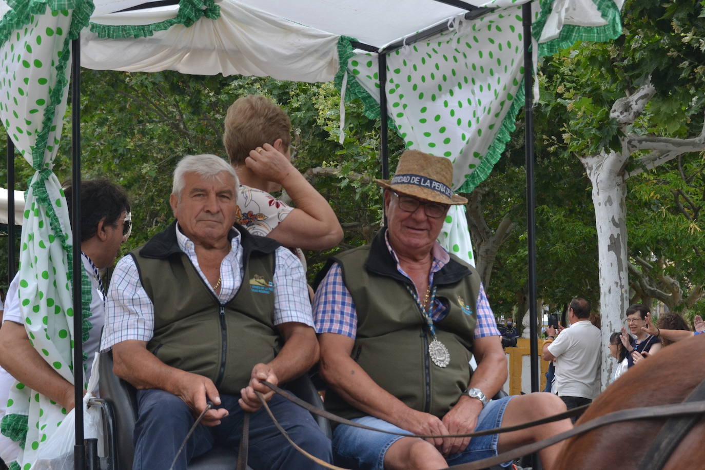 Los romeros mirobrigenses, en camino a la Peña de Francia pendientes del cielo