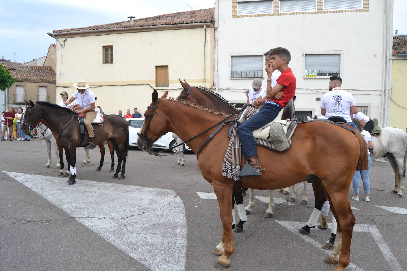 Los romeros mirobrigenses, en camino a la Peña de Francia pendientes del cielo