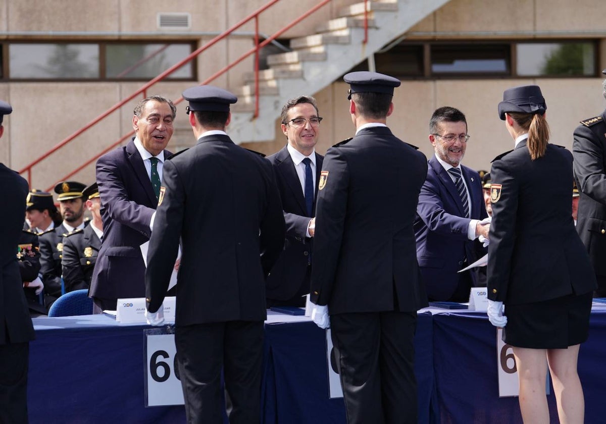 Corchado y Mañueco, en la jura de más de dos mil nuevos agentes de la Policía Nacional, junto al Rey